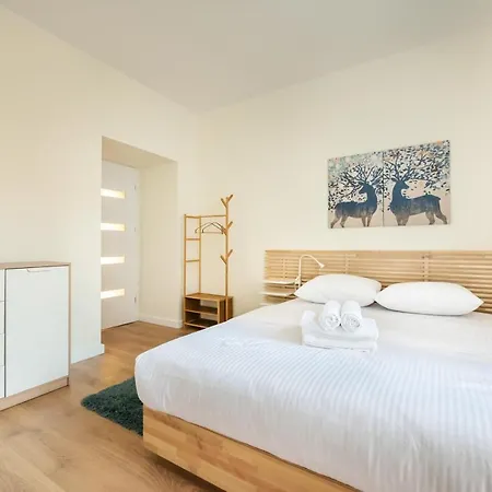 Lägenhet Ochota Sunny By Bookinghost