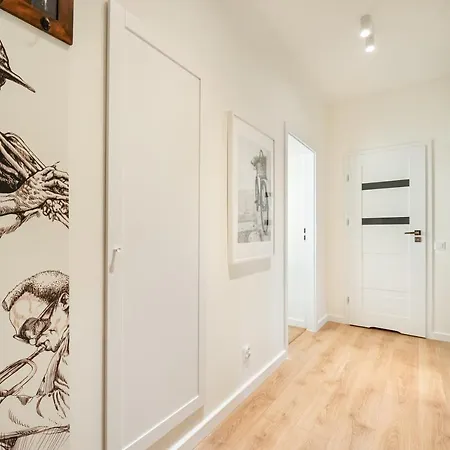 Ochota Sunny By Bookinghost